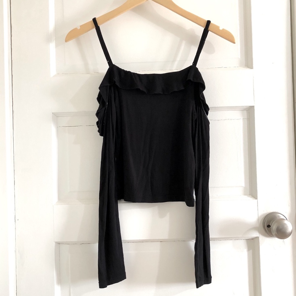 Black Shoulder-less Top